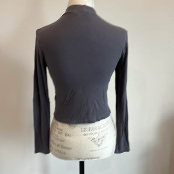 H&M Divided mock neck, size M - Picture 3 of 5